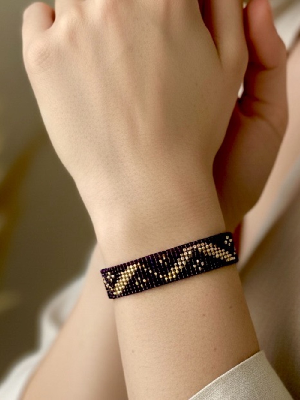 Black & Gold Art Deco Beaded Bracelet - Picture 1 of 11